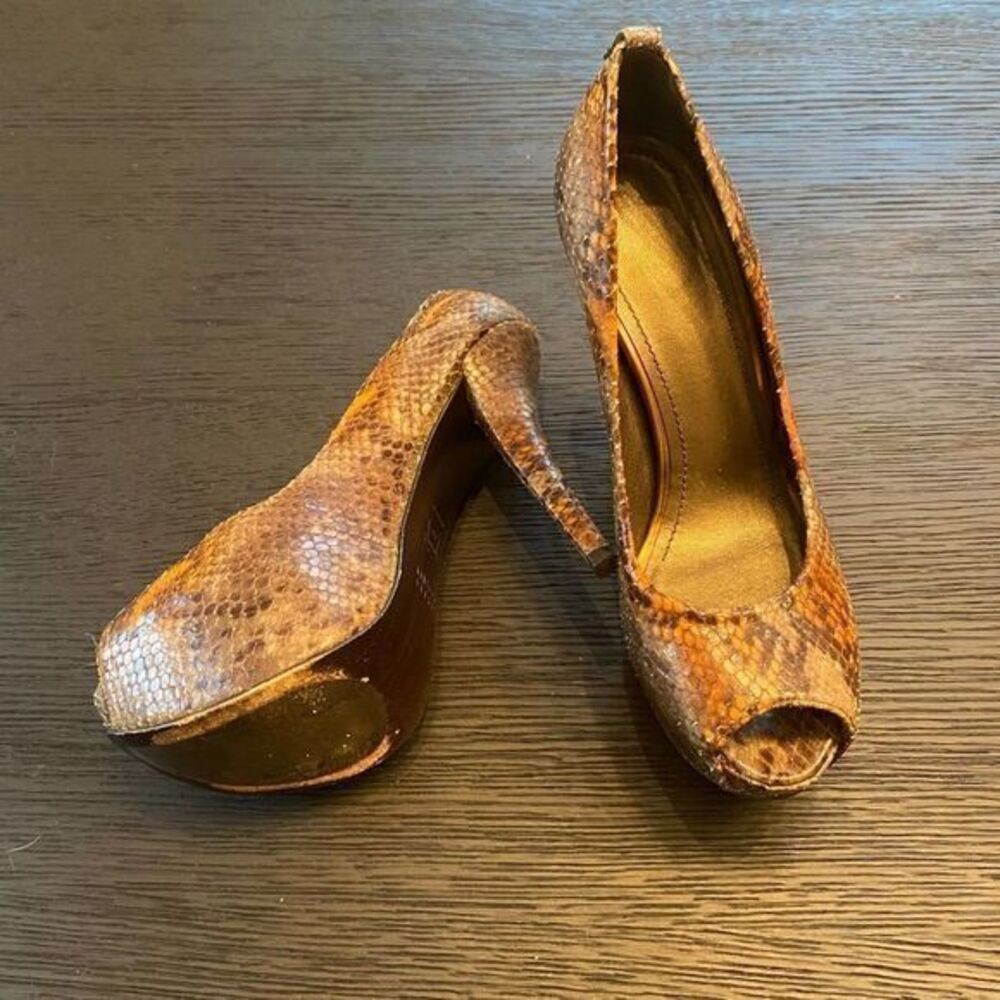 STUART WEITZMAN EUC Snake Skin Platform Heels SIZE 9"